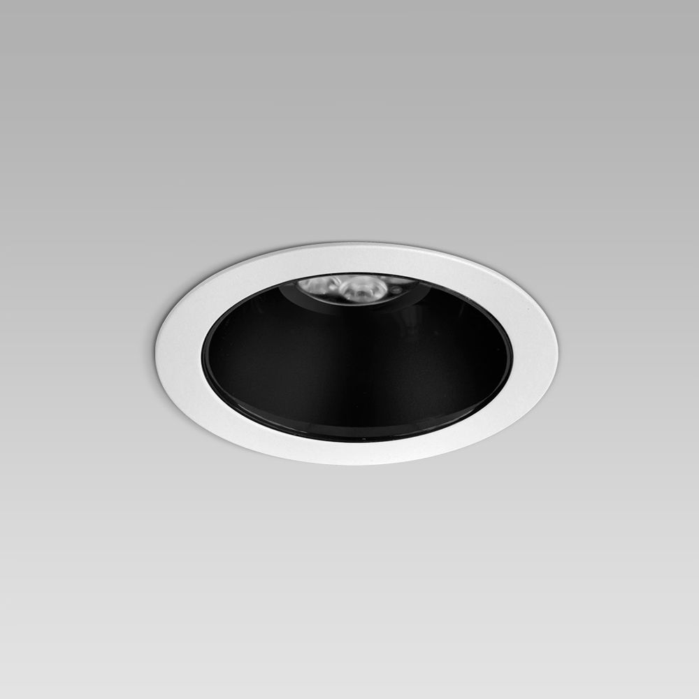 Elegant ceiling recessed luminaire for indoor lighting with a small size, round shape, with frame or trimless