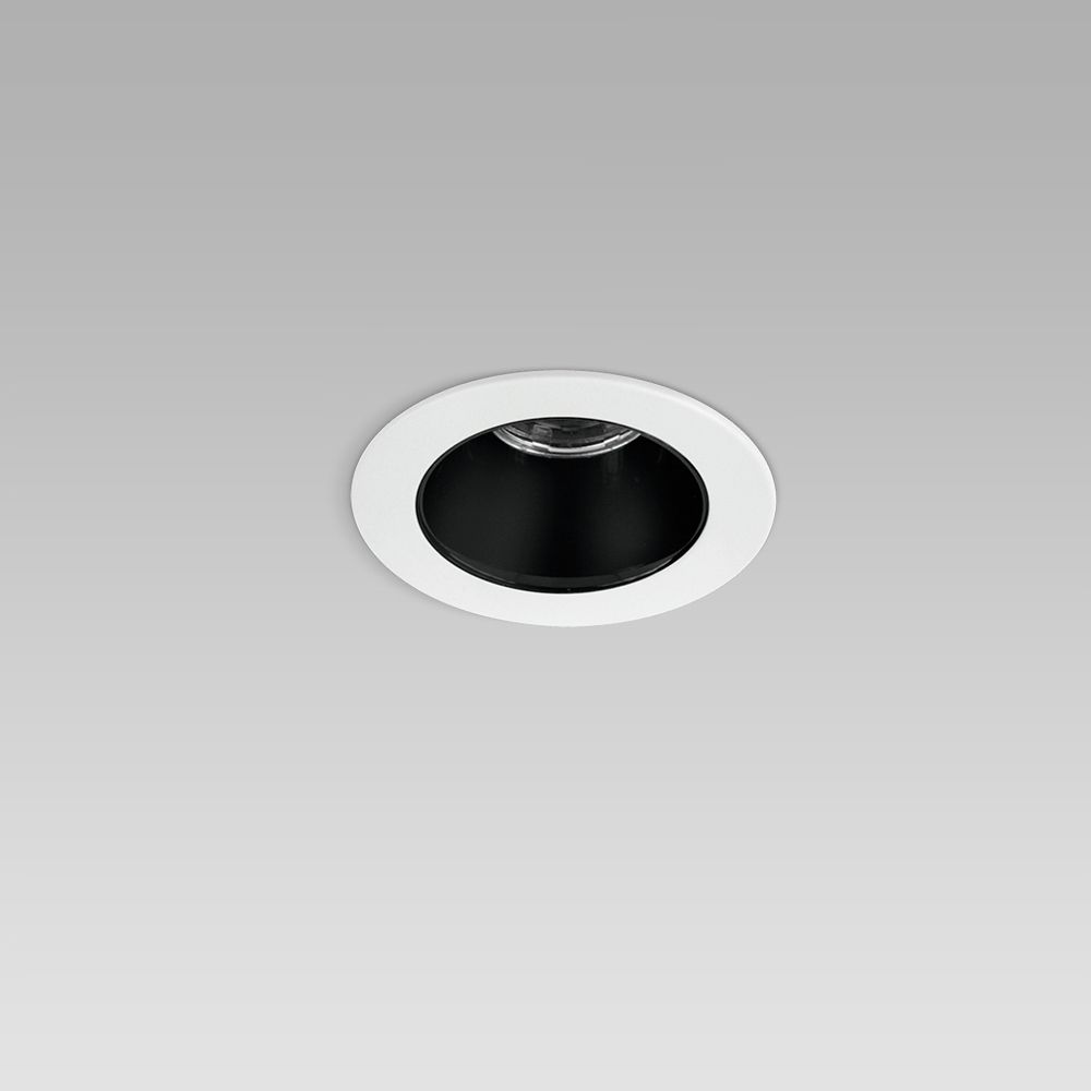 Élégant luminaire encastré dans le plafond pour l'éclairage des intérieurs, de petite taille, de forme ronde, avec ou sans cadre.