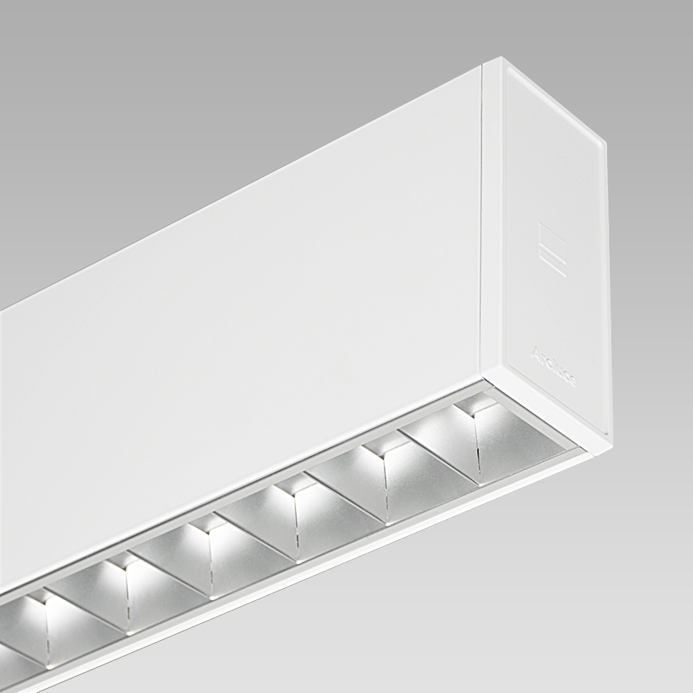 Sistema di illuminazione modulare dal design elegante per illuminazione di interni, installabile a plafone o a sospensione